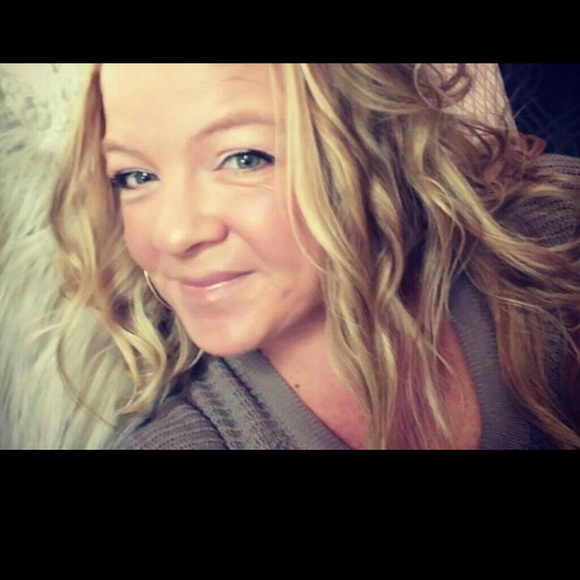 Meet your Posher, Erin - Picture 1 of 1